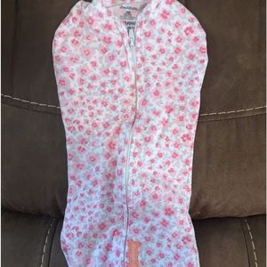 Newborn swaddle me